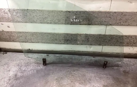 KIA Sorento Front door window glass four-door A004314 43R00240 DOT184AS2M435
