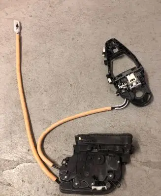 BMW 5 G30 G31 Front door lock 7477688 7401206