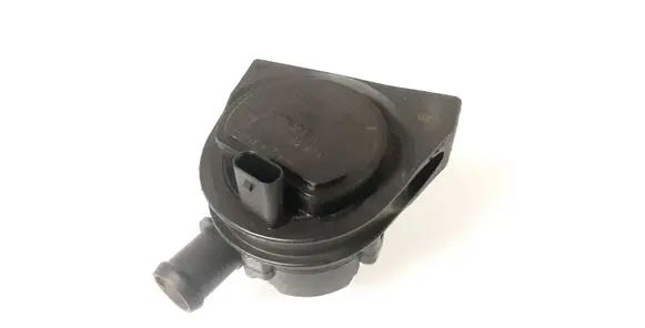 Volkswagen PASSAT B8 Water pump 5G0965567A