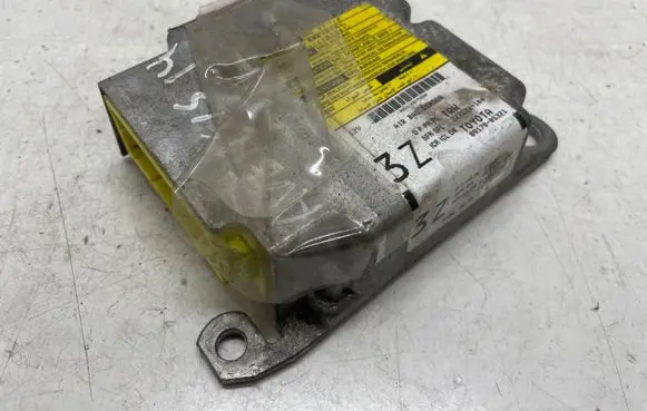 Toyota Avensis T270 Airbag control unit/module 8917005321