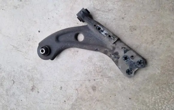 Citroen C4 II Picasso Front lower control arm/wishbone 7BAA270081035G