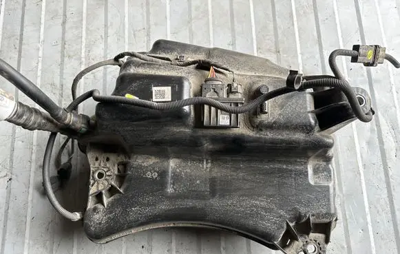 Volkswagen Golf VII AdBlue liquid reservoir 5Q0131877F 341547068