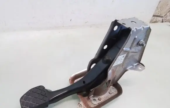 Skoda Octavia Mk2 (1Z) Brake pedal