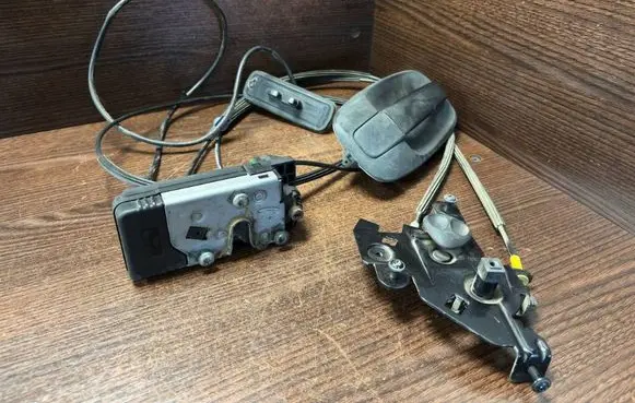 Renault Trafic II (X83) Sliding door lock 8200020185 91166232