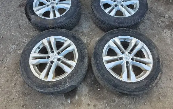 Nissan Rogue R17 alloy rim