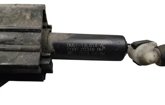 Ford Focus Headlight washer spray nozzle 
