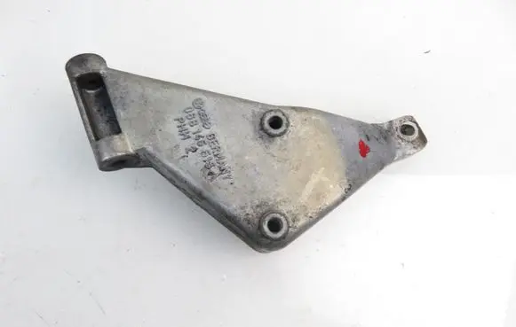 Audi 80 90 S2 B4 Engine mounting bracket 068145515A