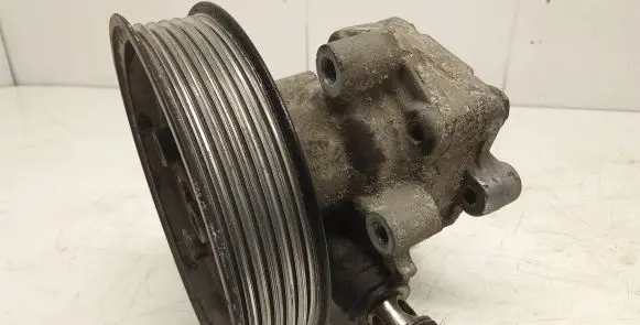 Seat Alhambra (Mk1) Power steering pump 3A676AA