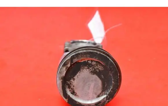 Volkswagen Golf V Piston 050G