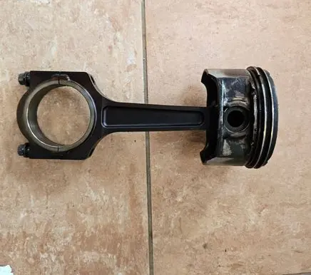 Dodge RAM 1500 DS Piston with connecting rod