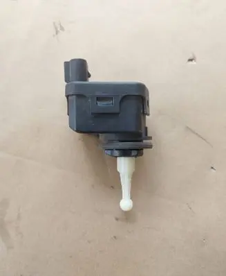 Headlight level adjustment motor
