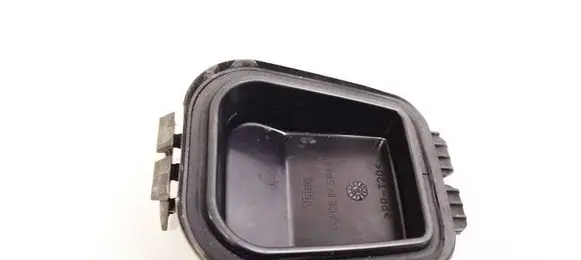 Audi A4 S4 B5 8D Headlight/headlamp dust cover 