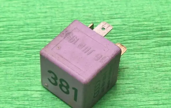 Audi A4 S4 B5 8D Light relay 431951253G