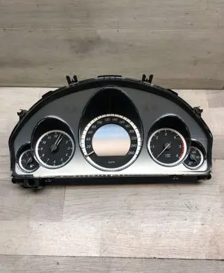 Mercedes-Benz E W212 Speedometer (instrument cluster) A2129004904 1372 010310