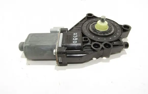 Hyundai i30 Front door window regulator motor 0130822543
