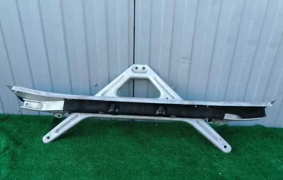 Audi Q7 4M Radiator mount bracket 4M0806391C 111805S