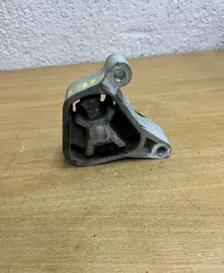 Mercedes-Benz Vito Viano W447 other engine part A4477748915 F1705