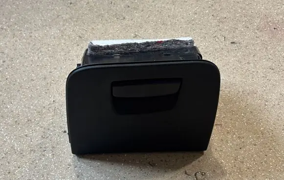 Glove box