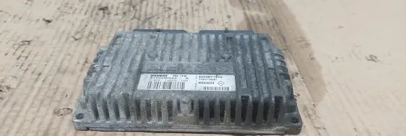 Renault Scenic I Gearbox control unit/module 8200071845 S105280024 7700110261