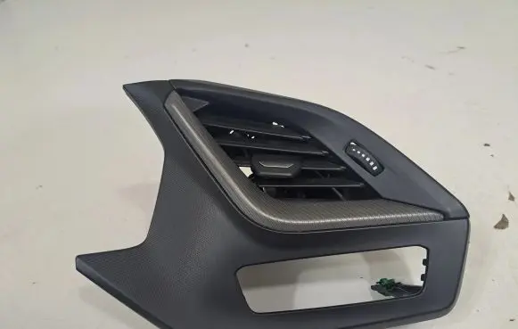 BMW 1 F40 Dashboard air vent grill cover trim 6823311 6823304