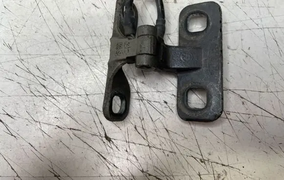 BMW X5 E53 Tailgate/trunk/boot hinge 8247667