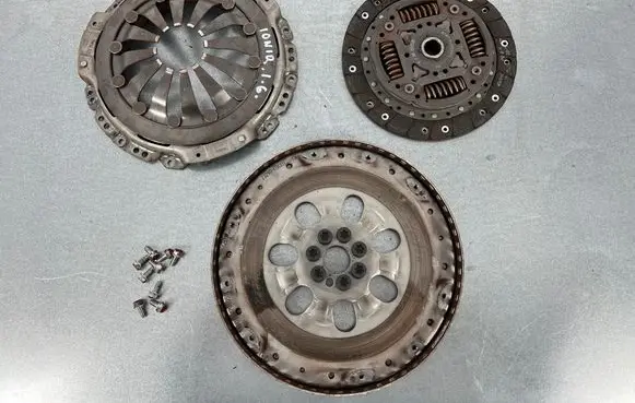 Hyundai Ioniq Clutch set kit 410712B001 410722B001 2329003001