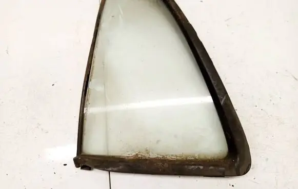 Nissan Sunny Rear side window as2