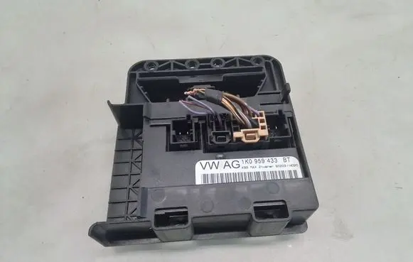 Volkswagen Golf V Comfort/convenience module 1K0959433