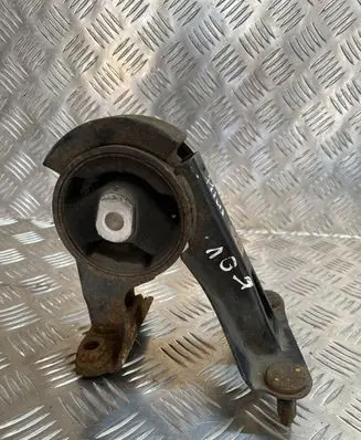 Toyota Prius (XW30) Engine mount bracket