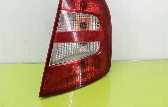 Skoda Fabia Mk1 (6Y) Rear/tail lights 6Y6945096B