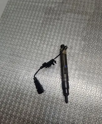 Skoda Octavia Mk1 (1U) Fuel injector 038130201f