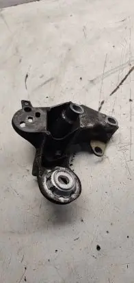 Audi A4 S4 B7 8E 8H Engine mounting bracket 8e0199352N