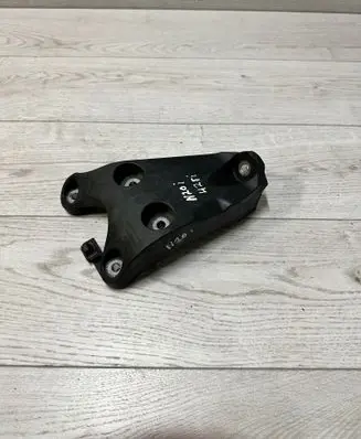 BMW 4 F32 F33 Engine mounting bracket 6860273 13981112