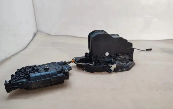 BMW X6 E71 Rear door lock 7167587