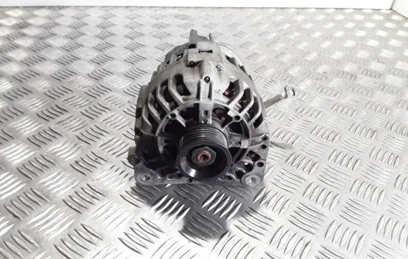 Volkswagen Polo V 6R Generator/alternator 03D903025J