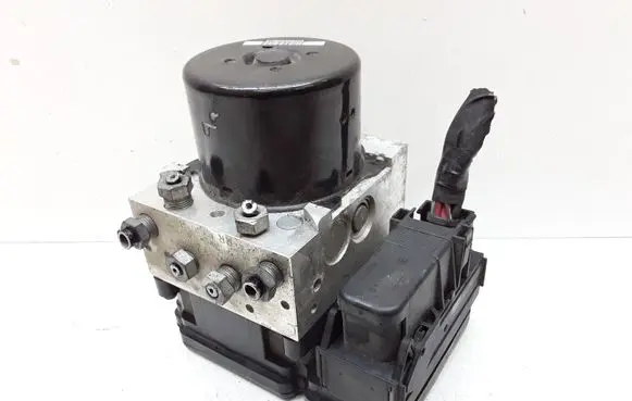 Volvo V70 ABS Pump 31329139