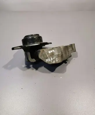 Nissan Qashqai Engine mount bracket