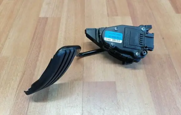 Renault Espace - Grand espace IV Accelerator throttle pedal 8200007513 6PV00811918