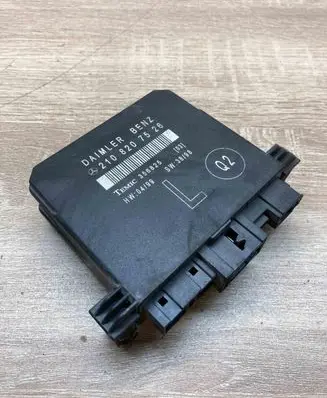 Mercedes-Benz E W210 Door central lock control unit/module 2108207526 356825