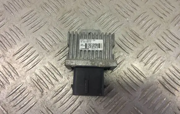 Jaguar XF X250 Glow plug pre-heat relay AV61124343BA