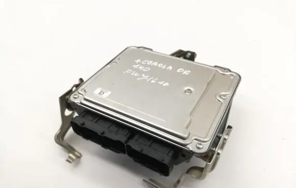 Toyota Corolla E120 E130 Engine control unit/module 8966102A90