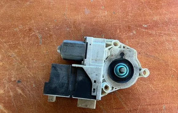 Citroen C4 I Front door window regulator motor 9647441580