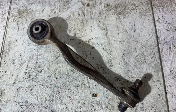 Volkswagen PASSAT B5 Front lower control arm/wishbone