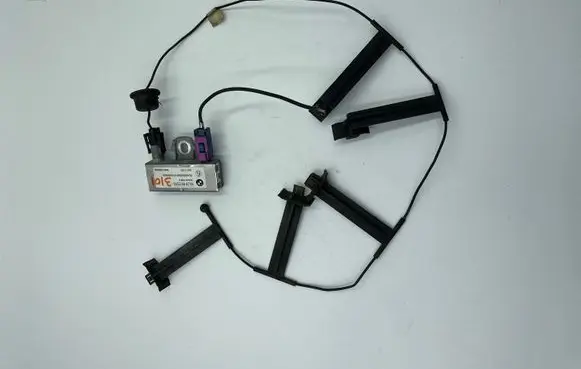 BMW Z4 E85 E86 Aerial antenna amplifier 6912243 824111001