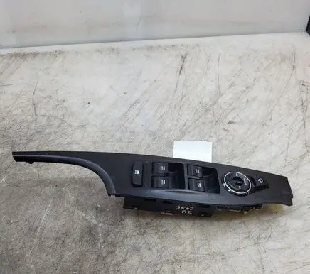 Hyundai i40 Electric window control switch 935703Z000 39R4901000