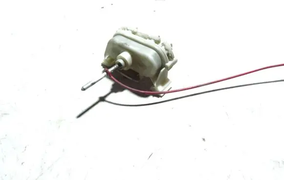 Fuel tank cap lock motor