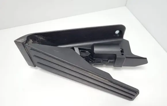 Accelerator throttle pedal