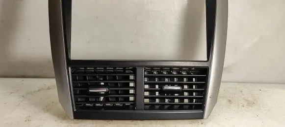 Subaru Forester SH Dash center air vent grill 66110FG020