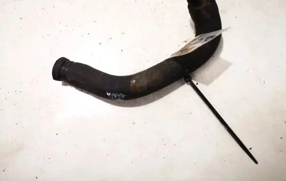 Volkswagen PASSAT B5 Engine coolant pipe/hose 058121058b