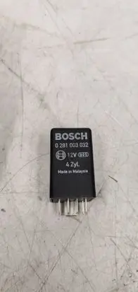 Audi A4 S4 B7 8E 8H Glow plug pre-heat relay 0281003032